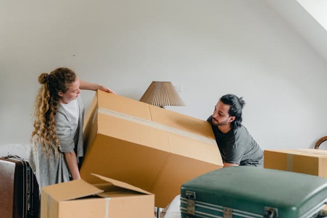 tenants-moving-a-box